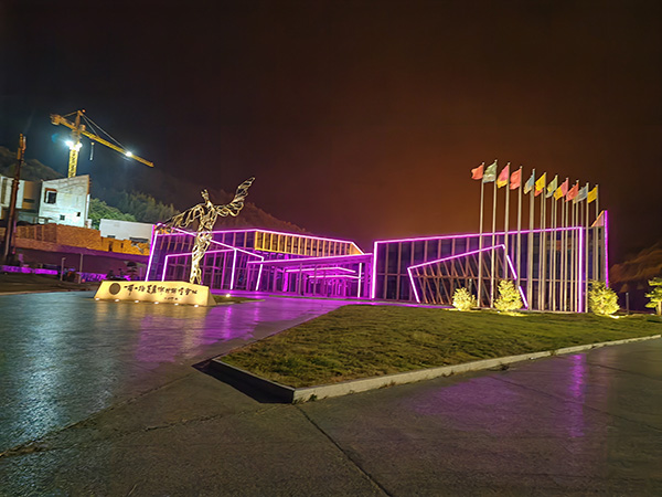 城市亮化是现代城市建设的重要组成部分，它不仅可以美化城市的夜景，还能提升城市的整体形象。随着科技的不断进步，城市亮化也得到了更多的关注和创新。本文将介绍一些关于城市亮化的创意和技术，帮助读者了解向阳街道城市亮化的重要性以及如何进行向阳街道城市亮化的规划和实施。